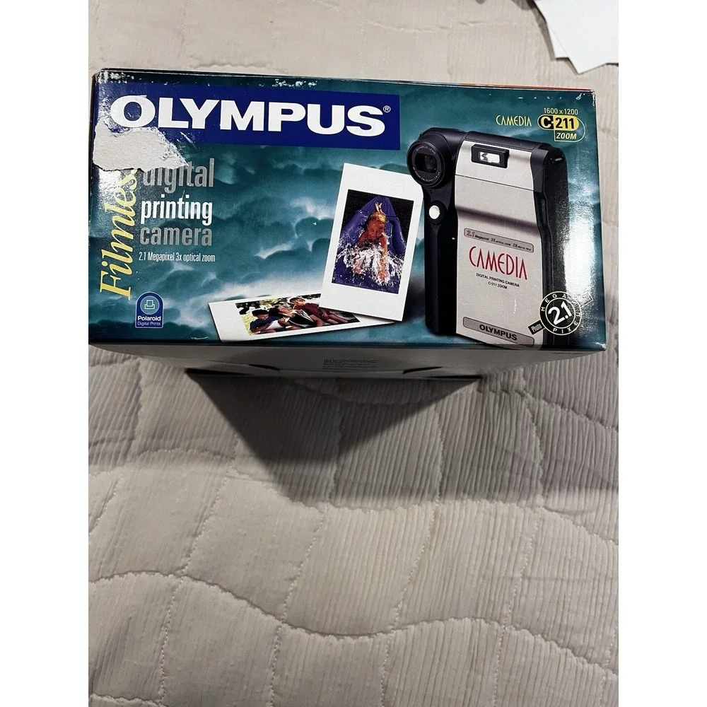 Olympus CAMEDIA C-211 Zoom 2.1MP Digital Camera - Black & Metallic silver‎